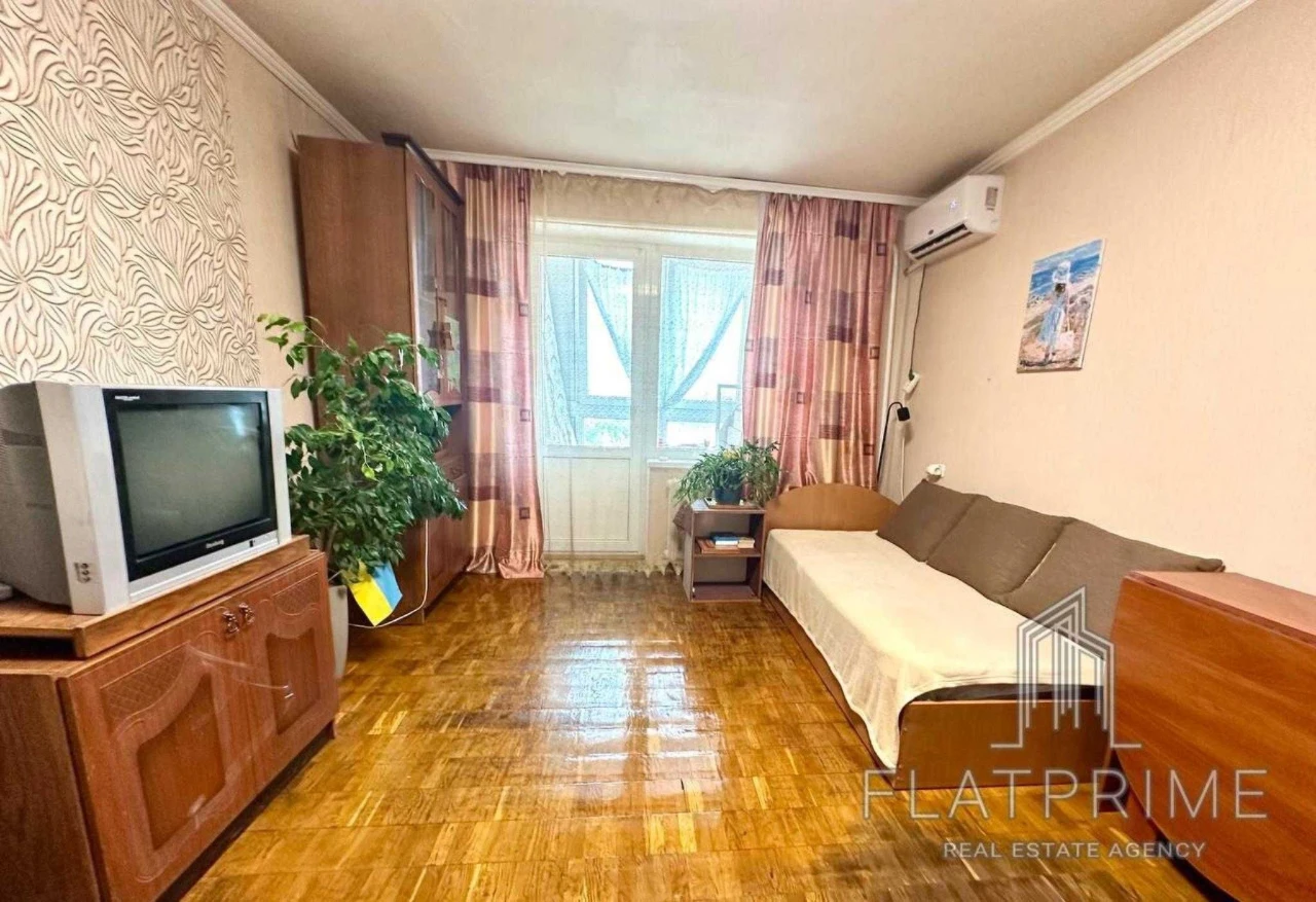 Продається тепла 1-кімнатна квартира в цегляному будинку, Дарницький р-н