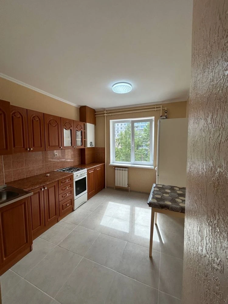 Продаж 3-кімнатного апартаменту з автономним опаленням, 63 м²