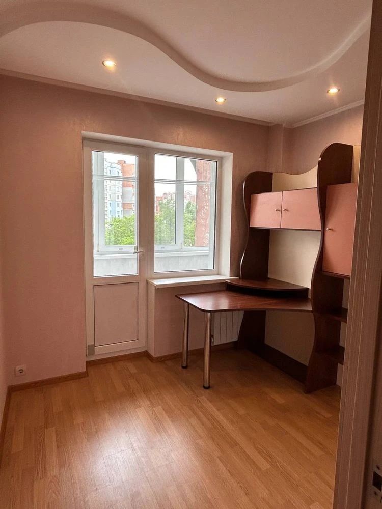 Продаж 3-кімнатного апартаменту з автономним опаленням, 63 м²