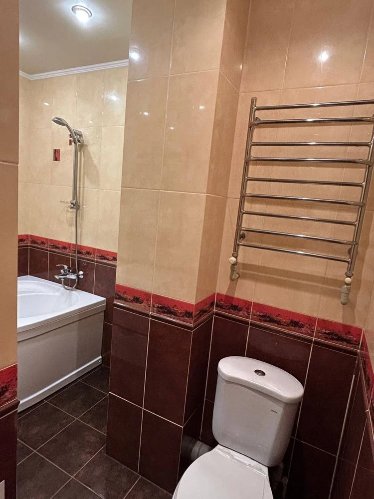 Продаж 3-кімнатного апартаменту з автономним опаленням, 63 м²