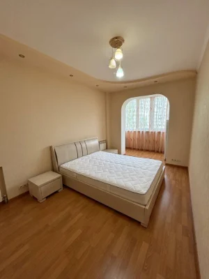 Продаж 3-кімнатного апартаменту з автономним опаленням, 63 м²