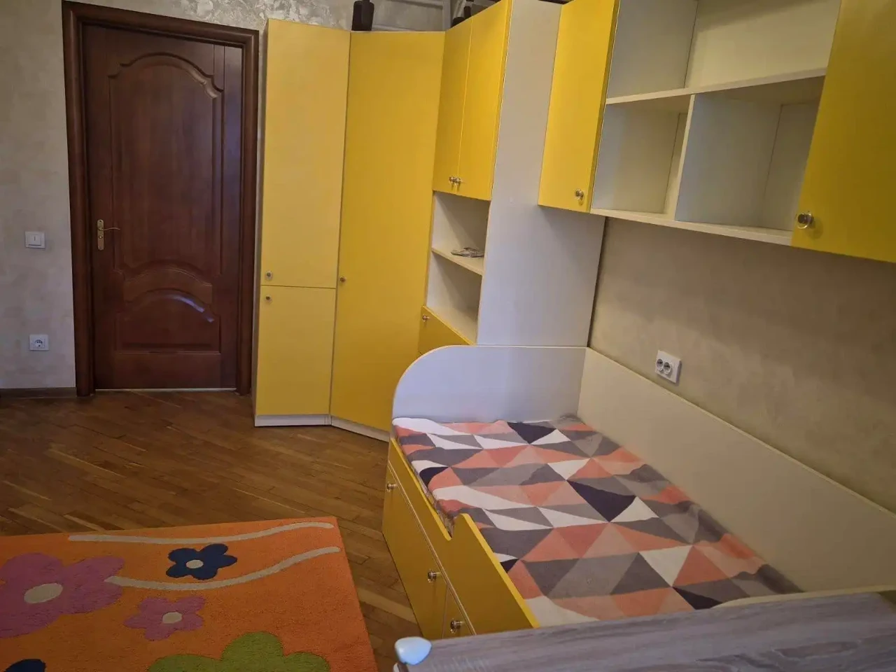 Сдается 2-комнатная квартира 59 м² на 15 этаже 18 этажного дома.