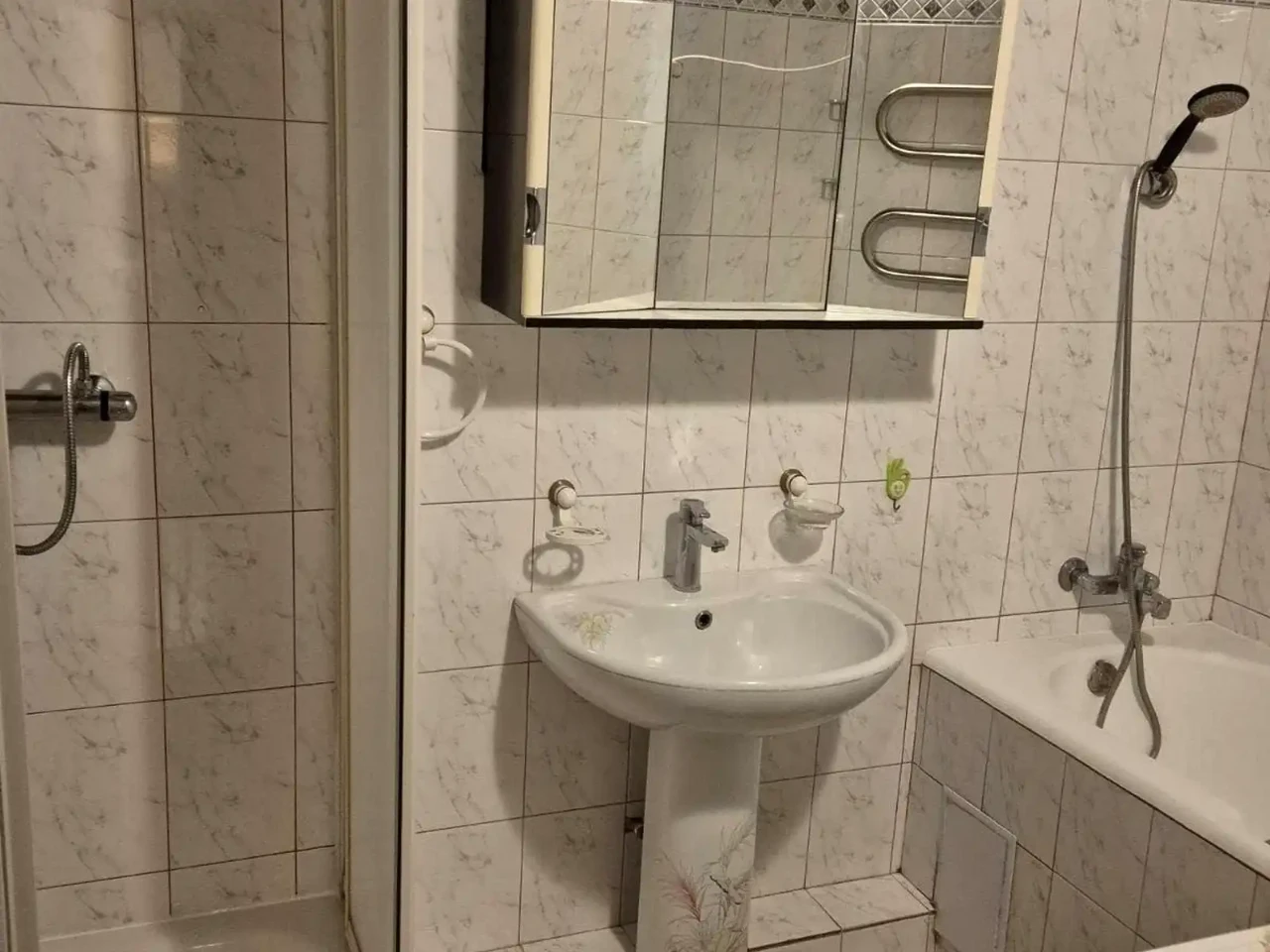 Сдается 2-комнатная квартира 59 м² на 15 этаже 18 этажного дома.