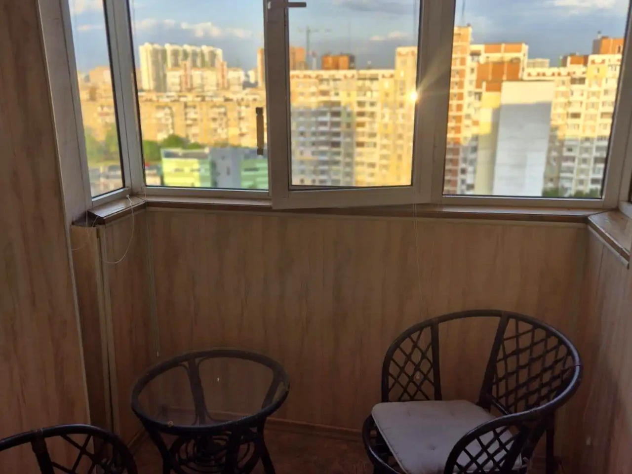 Сдается 2-комнатная квартира 59 м² на 15 этаже 18 этажного дома.