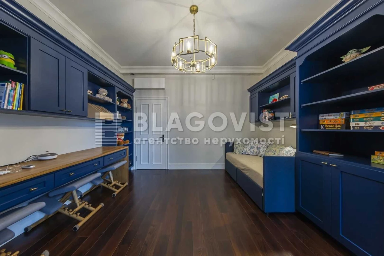 Продаж 5-кімнатній квартири в ЖК "Оазис", ремонт, біля метро, проспект Володими