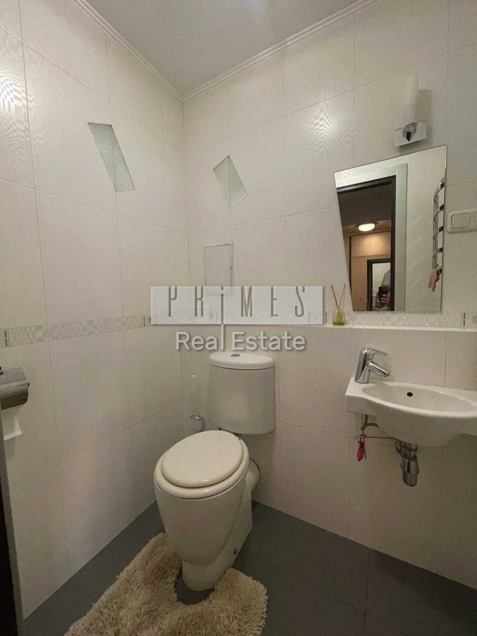 Sale of a 3-room apartment in apartment building on Akhmatova 43