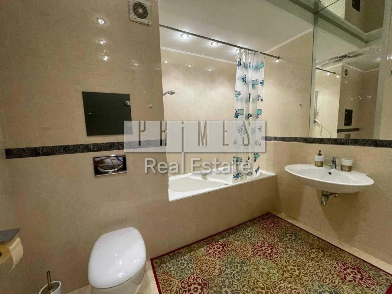 Sale of a 3-room apartment in apartment building on Akhmatova 43