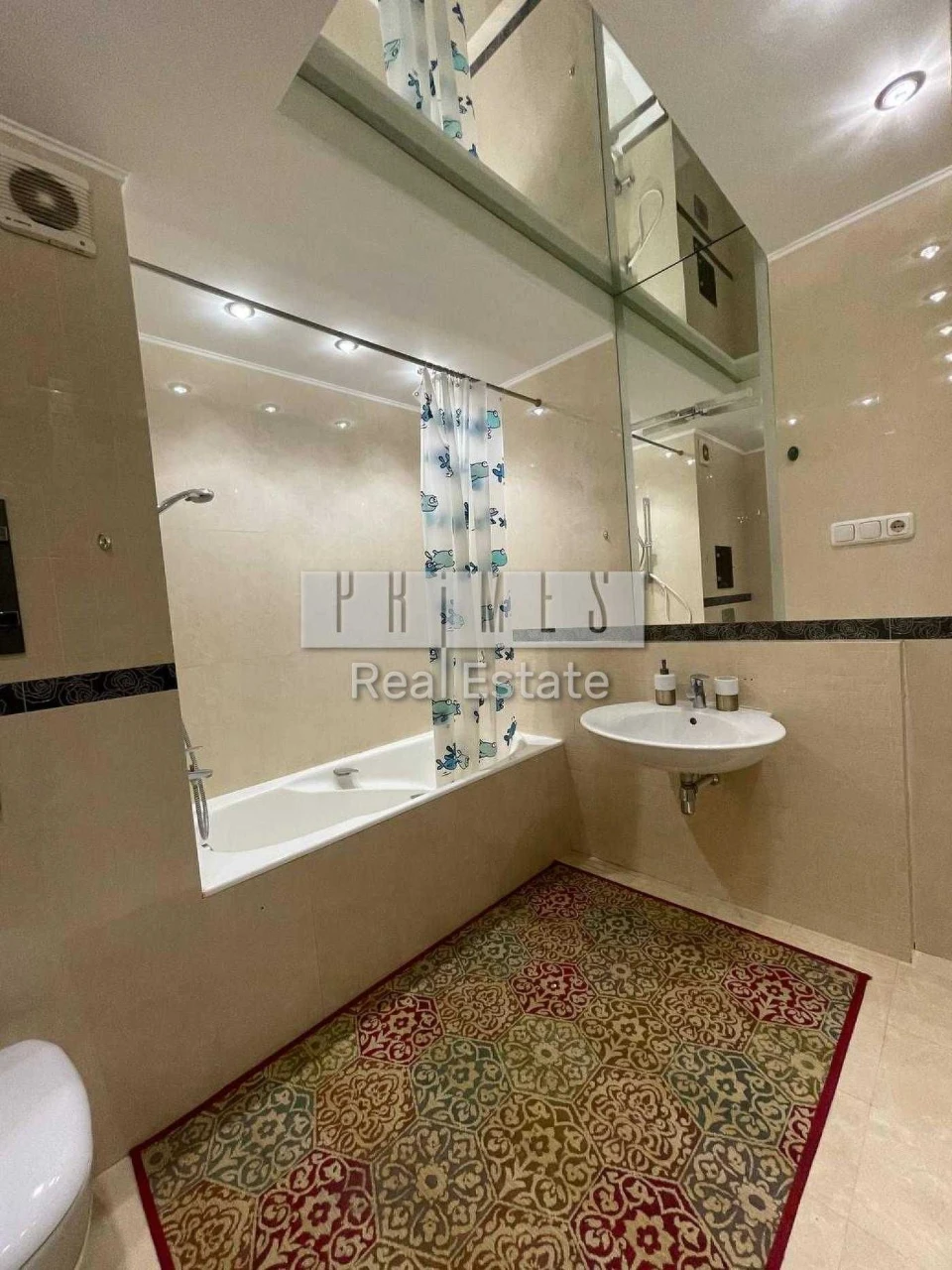 Sale of a 3-room apartment in apartment building on Akhmatova 43