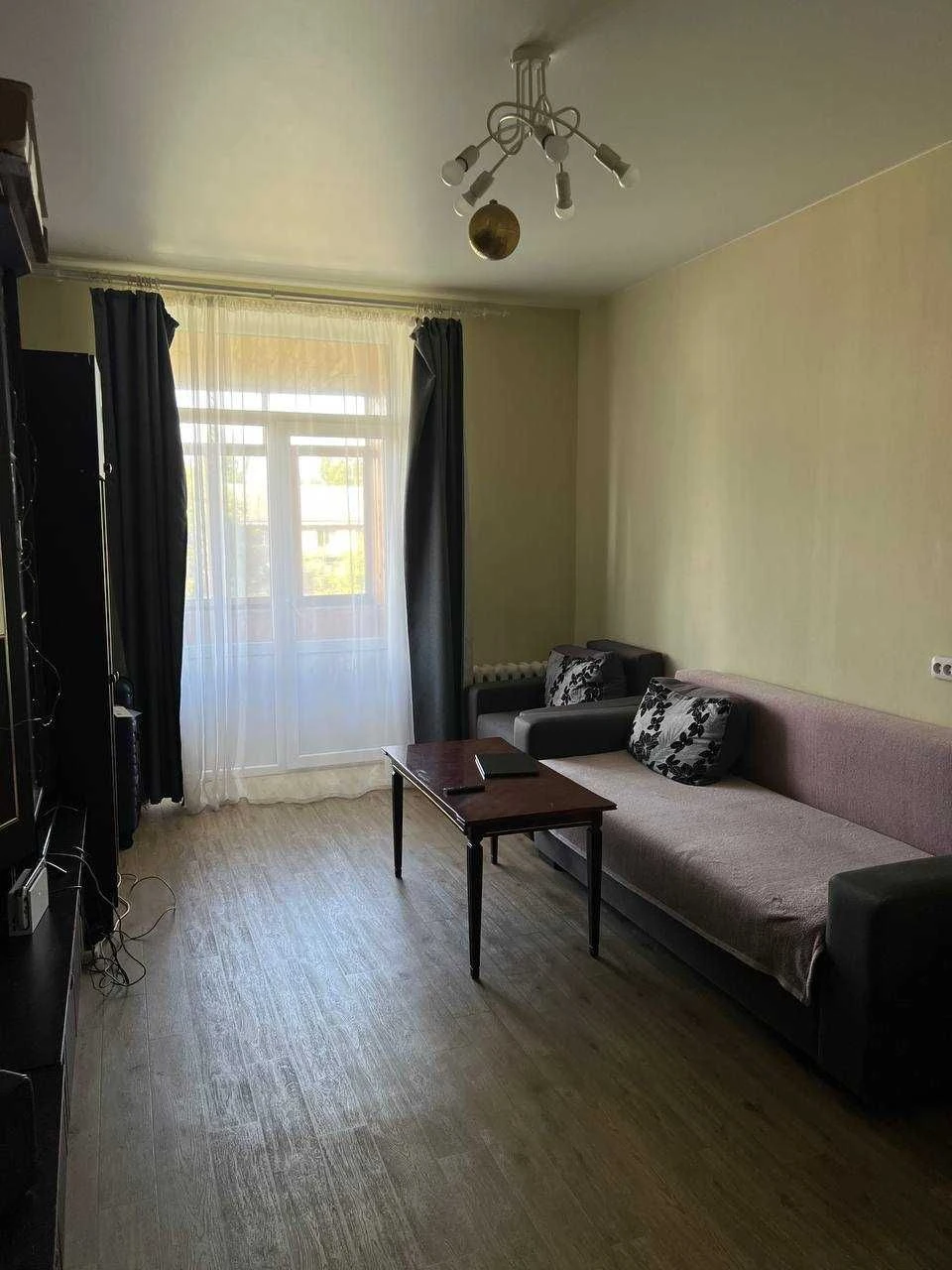Sale of a 2-room "Stalin" apartment on Prospect L. Kadenyuk