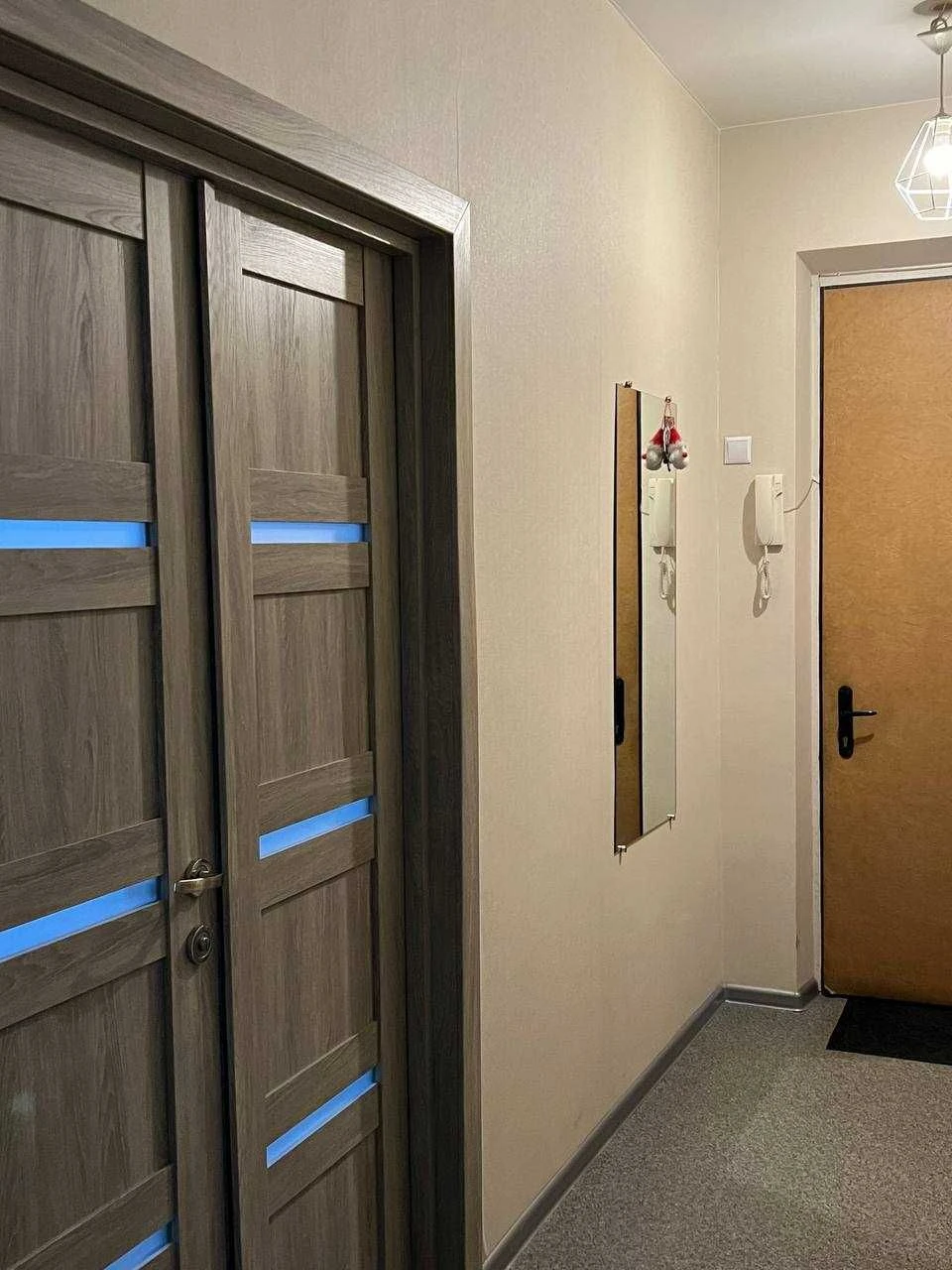 Sale of a 2-room "Stalin" apartment on Prospect L. Kadenyuk