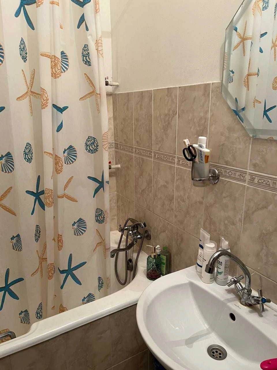 Sale of a 2-room "Stalin" apartment on Prospect L. Kadenyuk