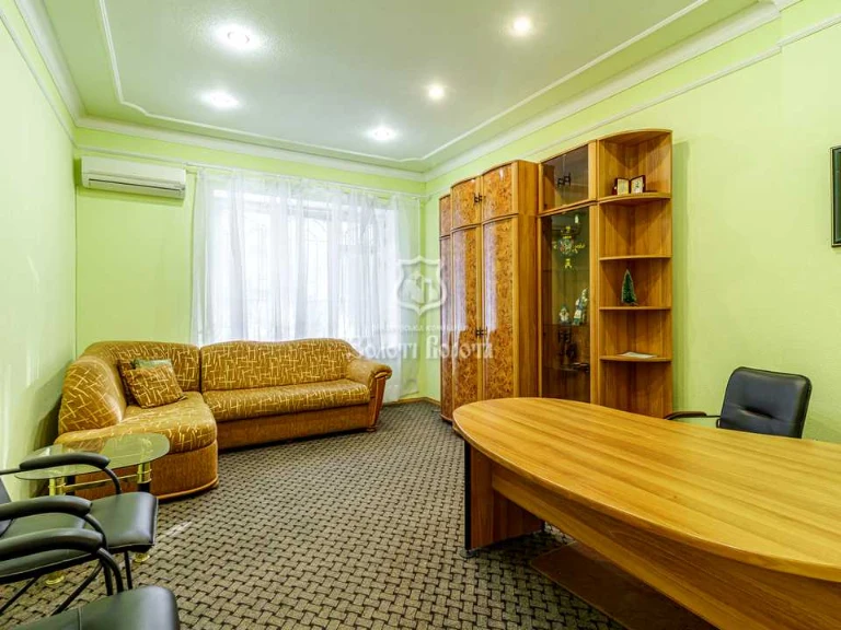 Apartment. Institute Street, Kyiv