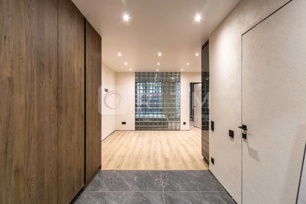 Продаж однокімнатної квартири з дизайнерським ремонтом в ЖК Manhattan UP