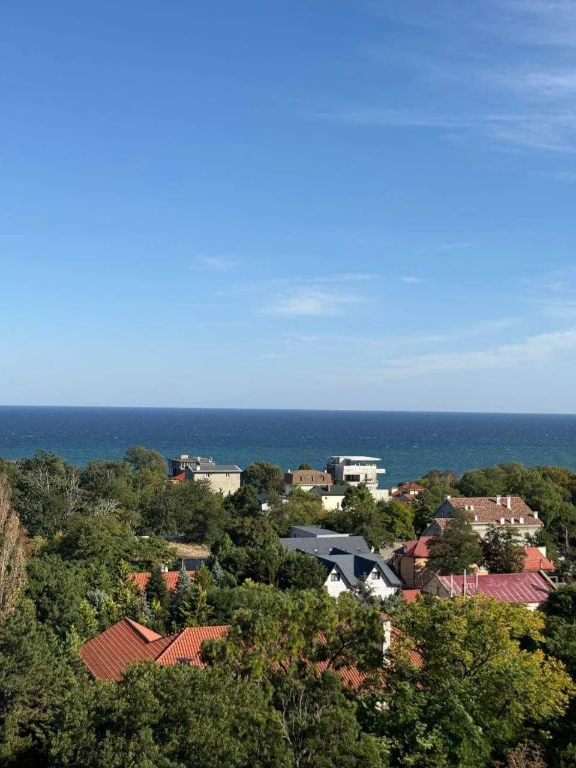 Продається 2-кімнатна квартира біля моря