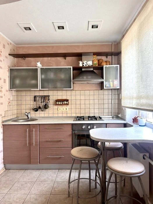 Продам 2к. квартиру , Дворец Спорта , Танкопия 11 ( 93399)