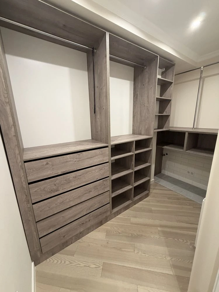 For Sale Penthouse near McDonalds Shopping Center, Prospect Avenue