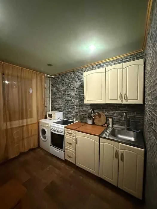 Продається 1-кімнатна квартира 40м² в Тополі-2, 2 поверх