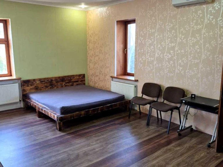 House. Dnipro, Raynisa Prospect