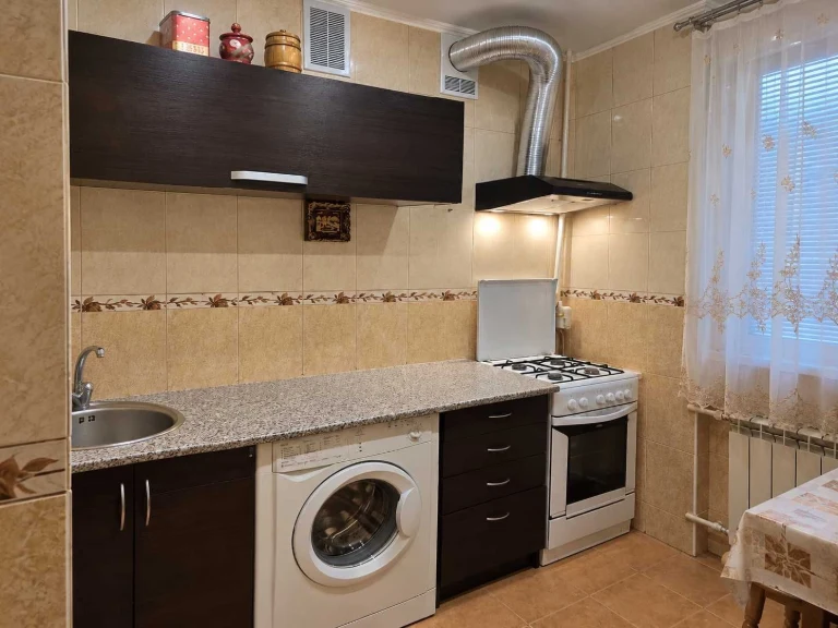 Продається 2-кімнатна квартира в районі ХТЗ. Метро. Риннок