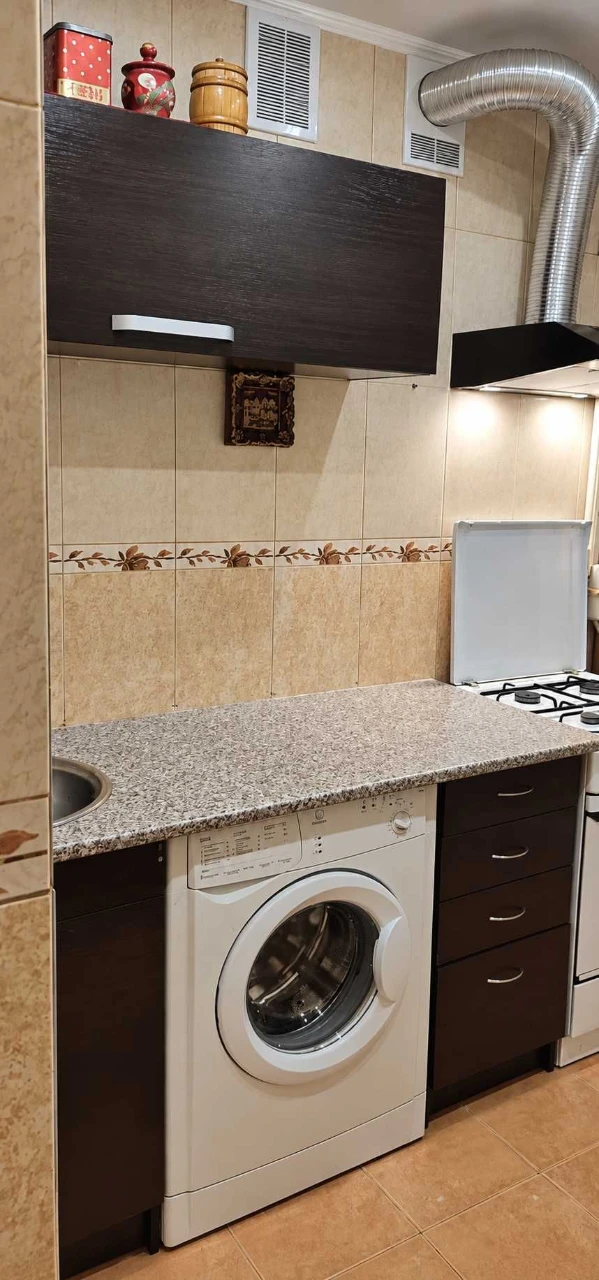 Продається 2-кімнатна квартира в районі ХТЗ. Метро. Риннок