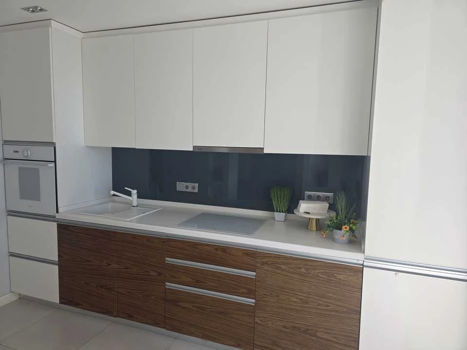 Apartment. Дніprovska naberezhna, вул.