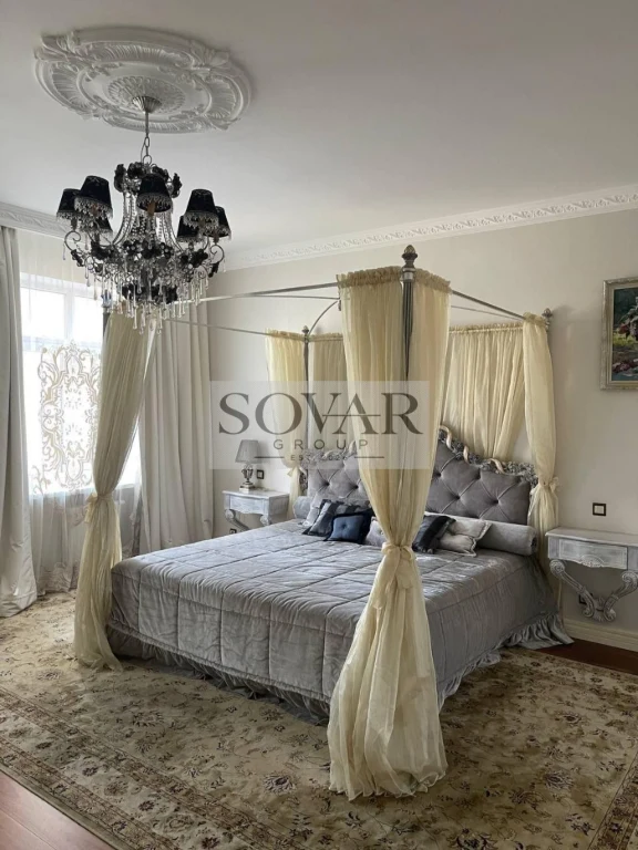Sale of a 4-room apartment at Antonovycha 103