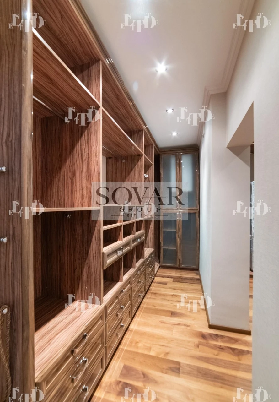 Продажа 4-комнатной квартиры на улице Антоновича, 103