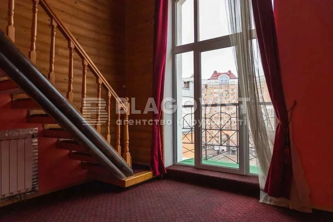 Sale of a 4-room apartment in Oasis residential complex, Volodymyr Avenue