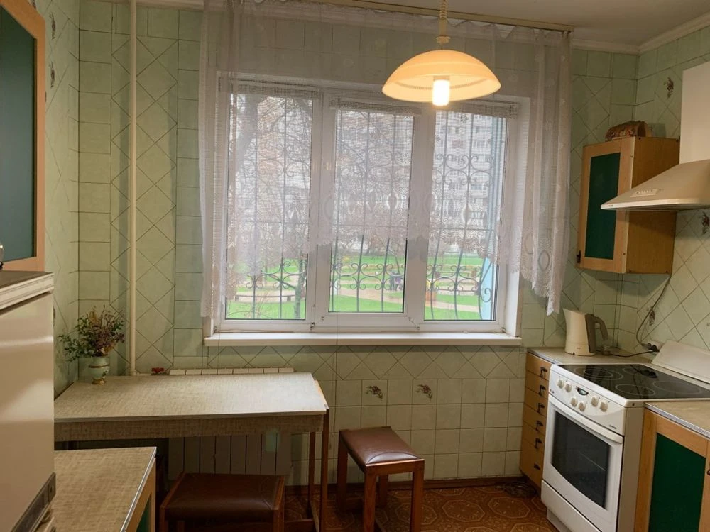 Червоної Калини 15В, Маяковського, продаж 3-кімнатної на 2-му поверсі