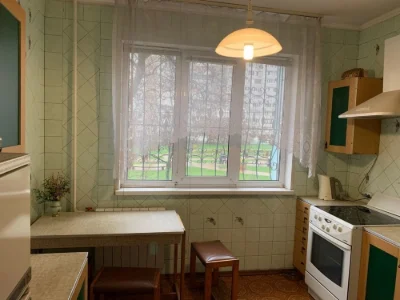 Червоної Калини 15В, Маяковського, продаж 3-кімнатної на 2-му поверсі