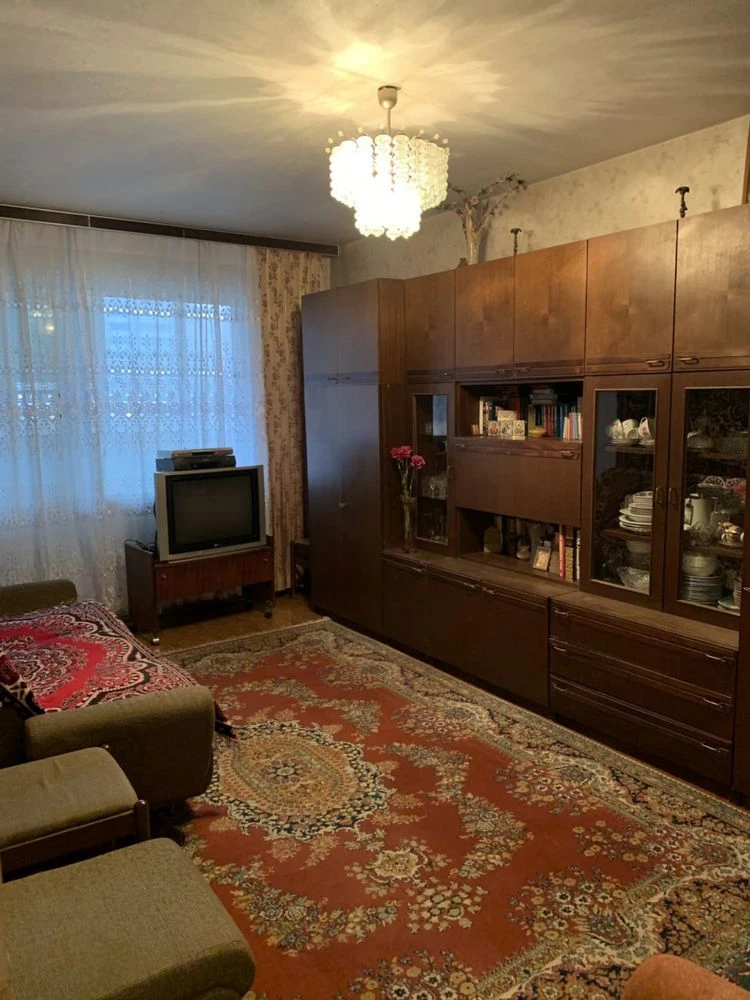 Червоної Калини 15В, Маяковського, продаж 3-кімнатної на 2-му поверсі