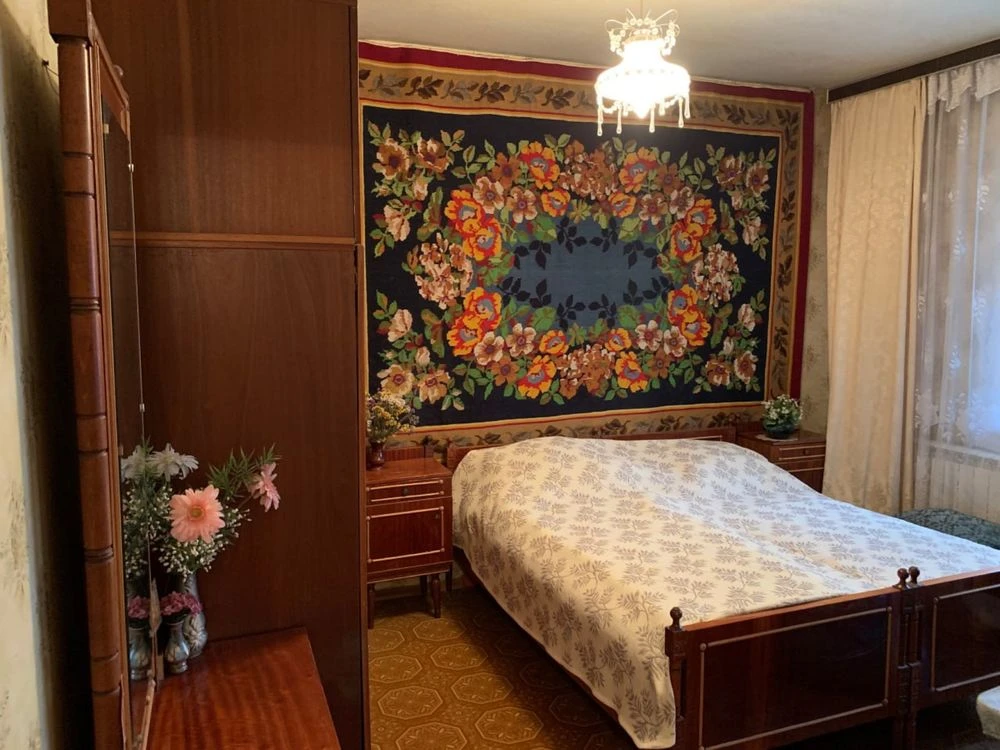 Червоної Калини 15В, Маяковського, продаж 3-кімнатної на 2-му поверсі
