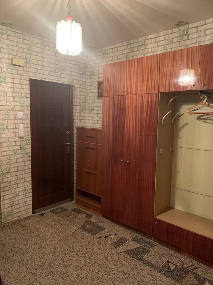 Червоної Калини 15В, Маяковського, продаж 3-кімнатної на 2-му поверсі