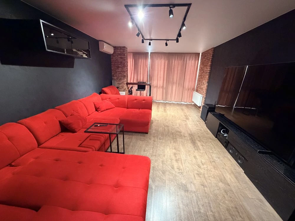For Sale: Large 3-Bedroom Apartment in Favorit, Zhytomyr - 96 sq meters