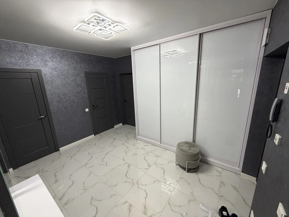 For Sale: Large 3-Bedroom Apartment in Favorit, Zhytomyr - 96 sq meters
