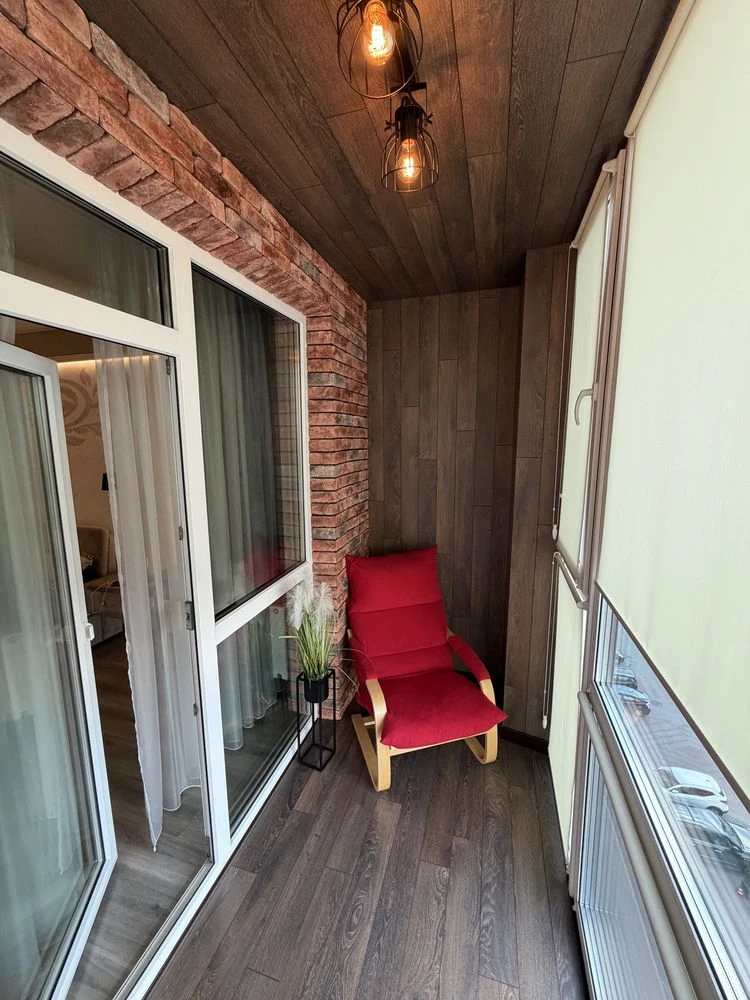 For Sale: Large 3-Bedroom Apartment in Favorit, Zhytomyr - 96 sq meters