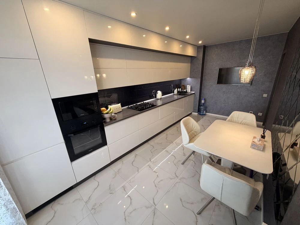 For Sale: Large 3-Bedroom Apartment in Favorit, Zhytomyr - 96 sq meters