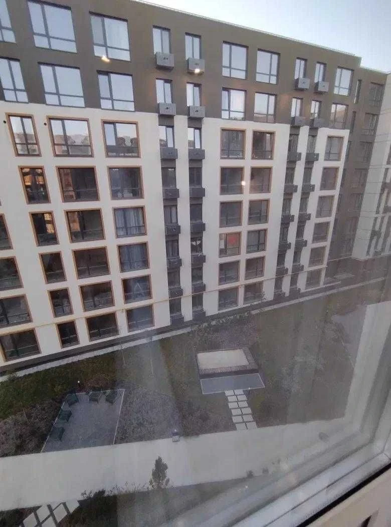 Продаж 2-кімнатної квартири в сучасному ЖК, бічна вулиця Труска