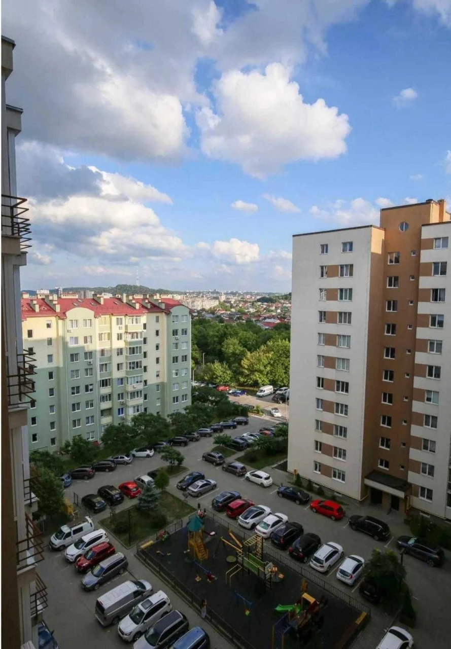 Sale of a 3-room apartment on вул. Малоголосківська, Lviv.