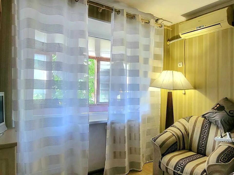 Apartment. Dnipro, Bohdan Khmelnytsky St.