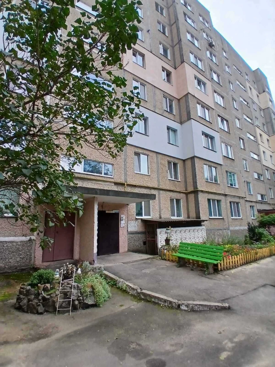 2 km apartment on the 2nd floor, good residential condition, quiet location