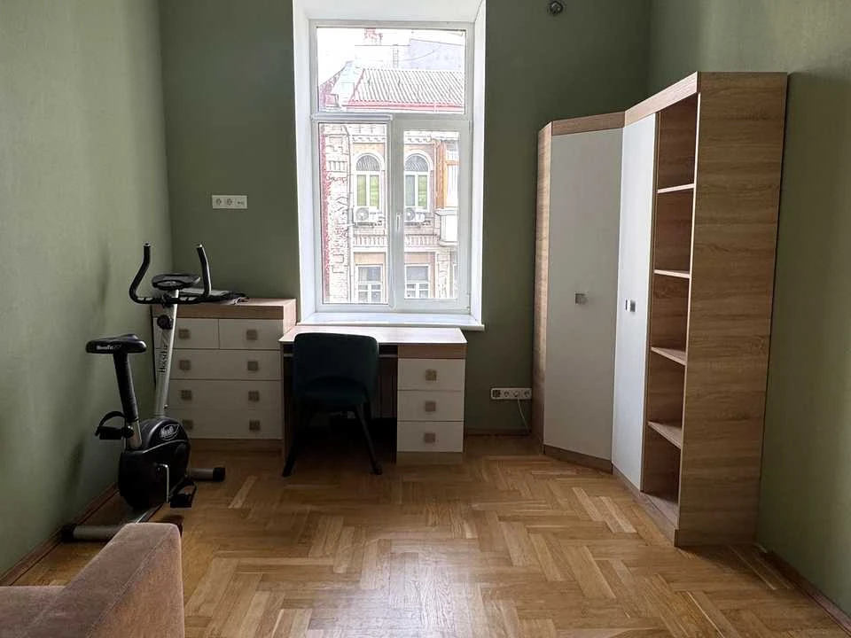 Квартира. Киев, Межигорьская ул.