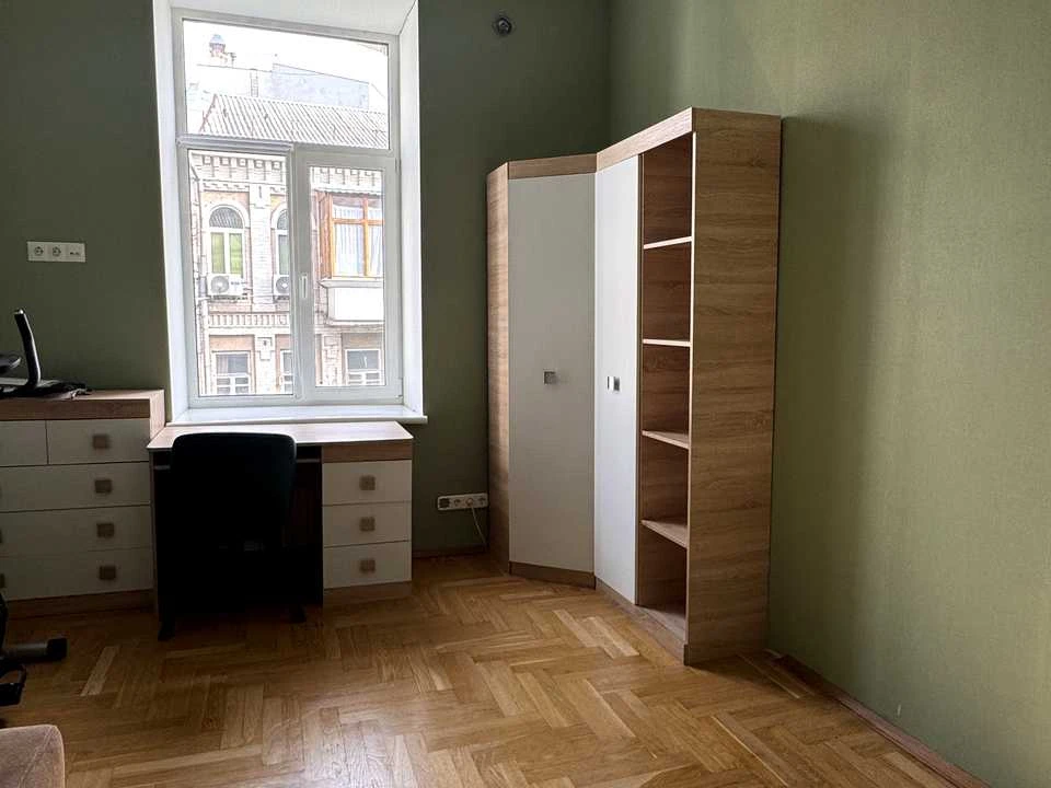 Квартира. Киев, Межигорьская ул.