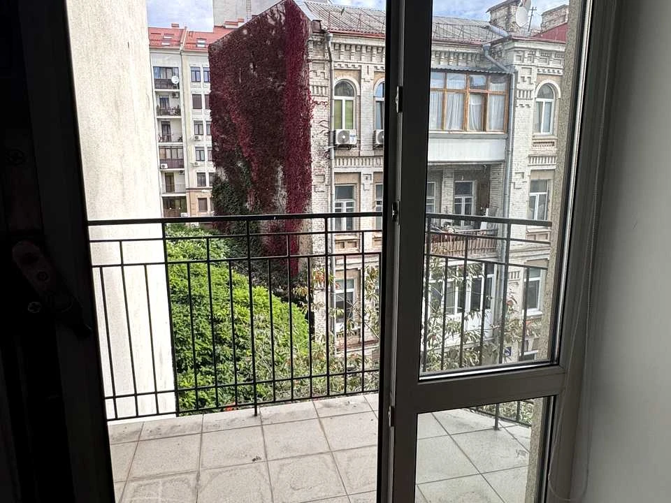 Квартира. Киев, Межигорьская ул.