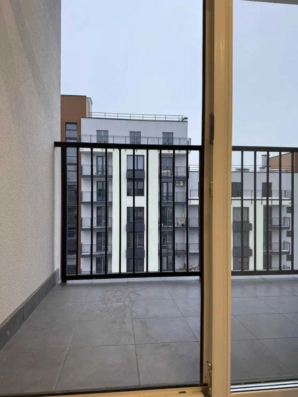 Sale of a 2-room apartment with renovation and furniture on the street