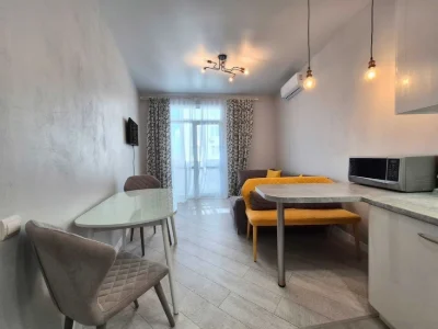 Selling 1 room + kitchen-living room with high-quality renovation in a popular