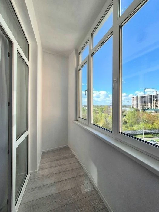 Selling 1 room + kitchen-living room with high-quality renovation in a popular