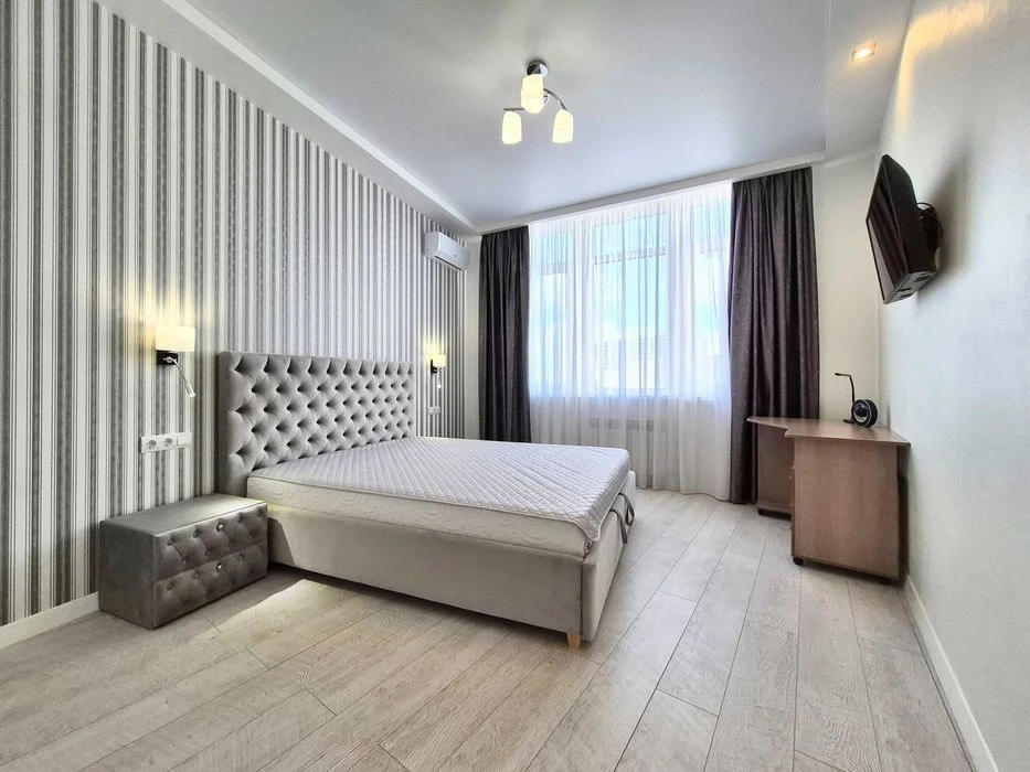 Selling 1 room + kitchen-living room with high-quality renovation in a popular