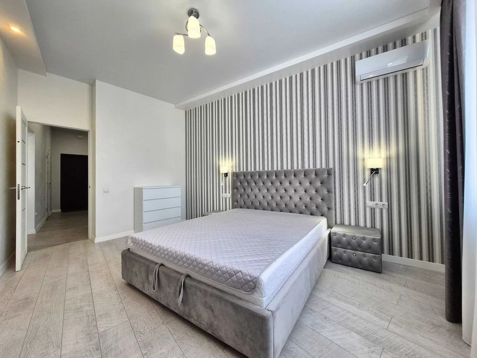 Selling 1 room + kitchen-living room with high-quality renovation in a popular