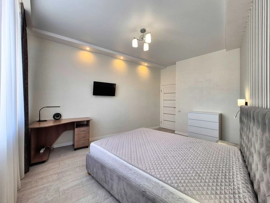 Selling 1 room + kitchen-living room with high-quality renovation in a popular